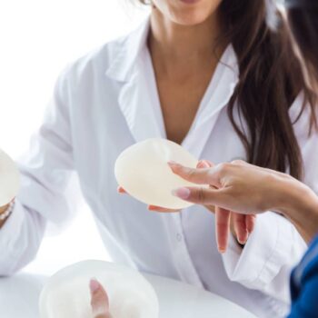 Prasklý implantát: Jak poznat prasklý implantát